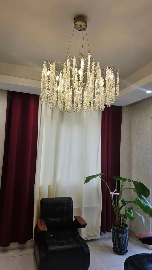 نمای دور از لوستر درختی طرح ژیکان