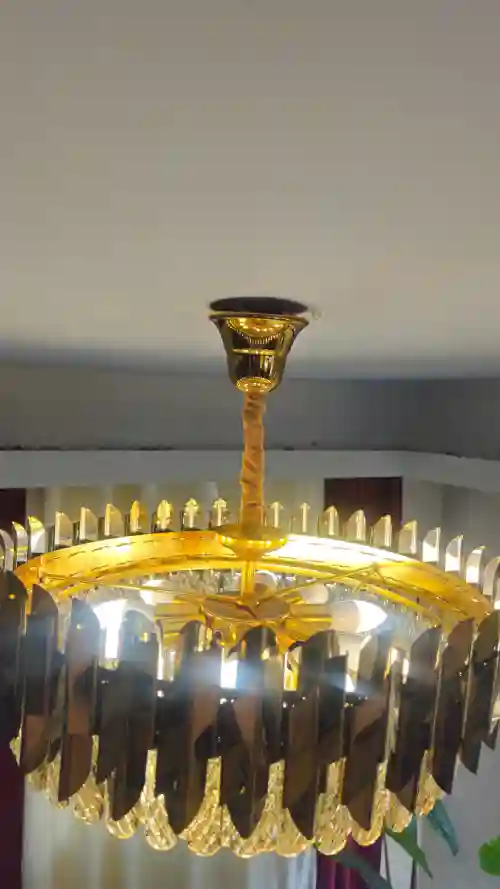 عکس از نمای بالای لوستر کریستالی مدل آرتا