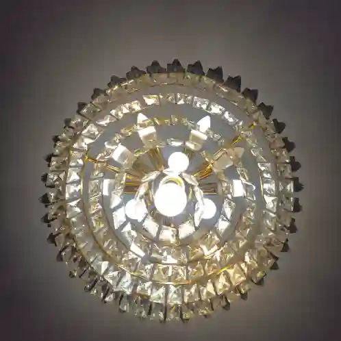 لوستر کریستالی آرتا عکس از زیر لوستر