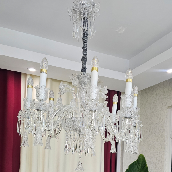 باکارات vip 8 شاخه سفید اجرا شده در دفتر آگرین لوستر